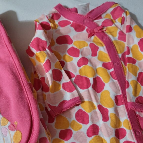 Gymboree Jolly Giraffe VGUC Blanket, NWT Outlet 0-3 Month Sleeper, Used 0-3 Hat - Picture 3 of 4